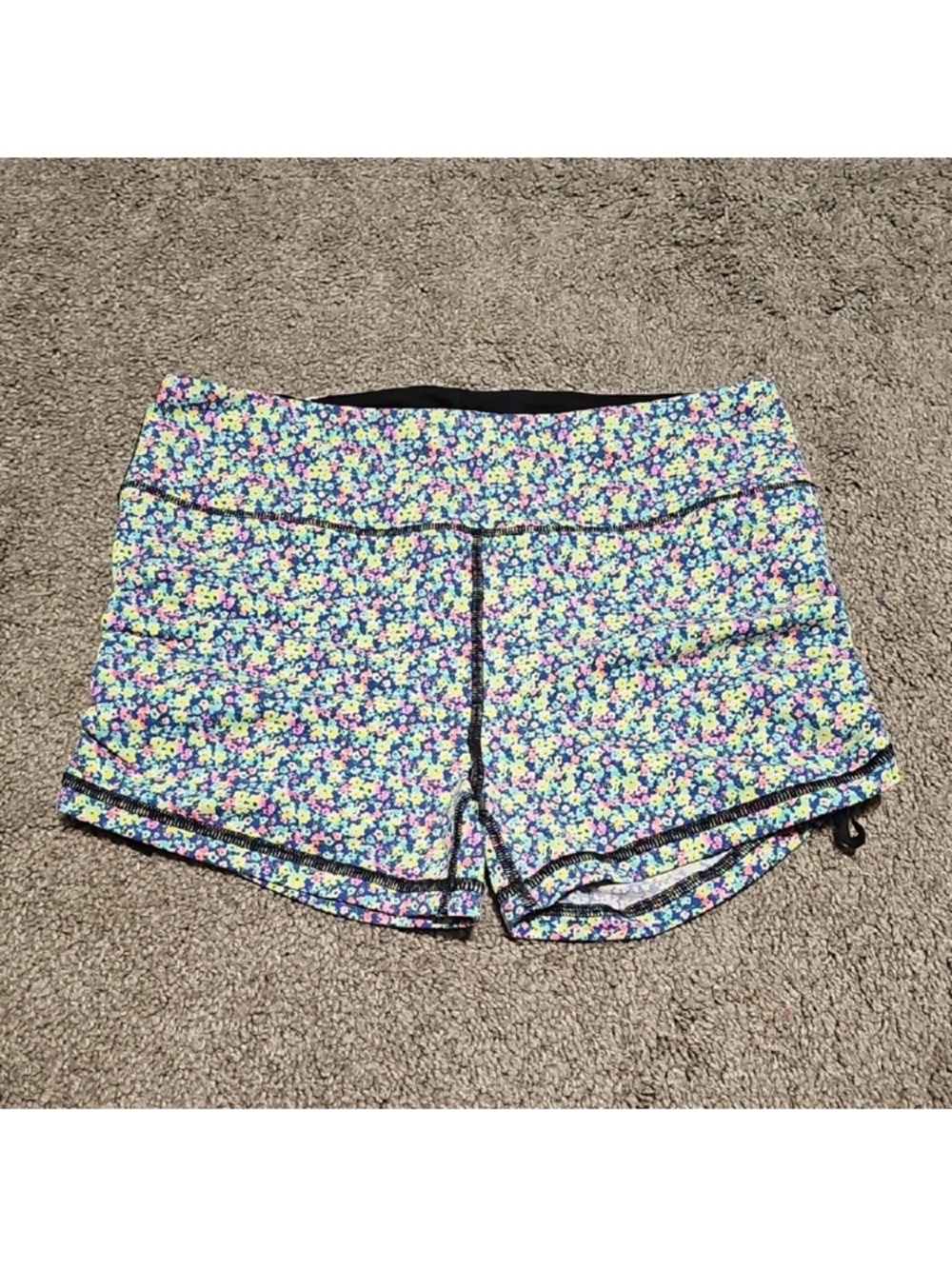 VS - Floral Print Women’s Performance Shorts - Multicolor size medium